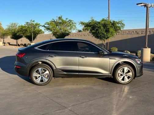 2024 Audi Q8 e-tron Premium Plus