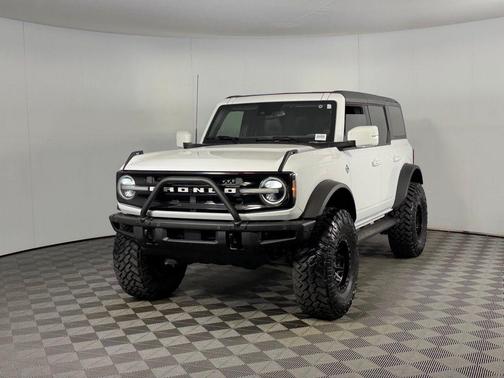 Oxford White 2023 Ford Bronco Outer Banks