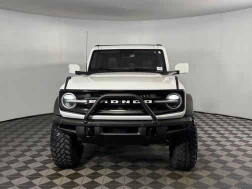 Oxford White 2023 Ford Bronco Outer Banks