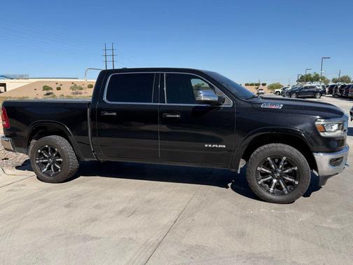 Diamond Black Crystal Pearlcoat 2021 RAM 1500 Laramie