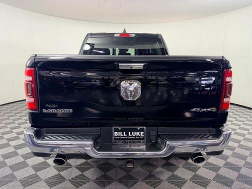 Diamond Black Crystal Pearlcoat 2021 RAM 1500 Laramie