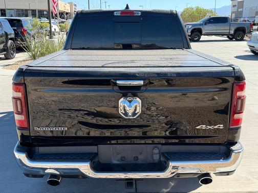 Diamond Black Crystal Pearlcoat 2021 RAM 1500 Laramie