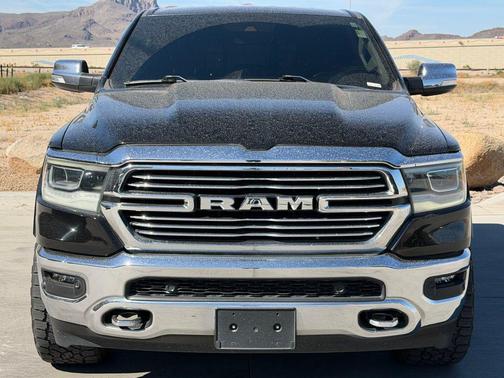 Diamond Black Crystal Pearlcoat 2021 RAM 1500 Laramie