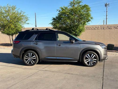 2024 Nissan Pathfinder Platinum 4WD