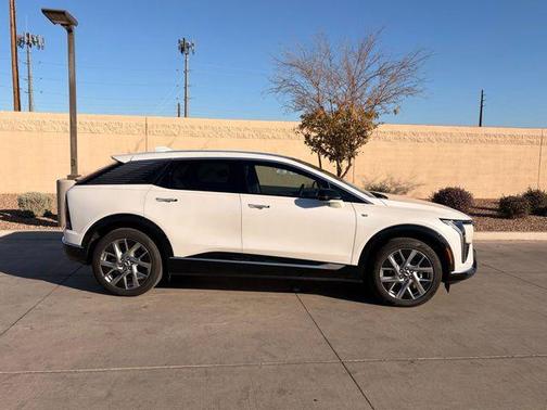 2025 Cadillac OPTIQ Luxury 1 AWD