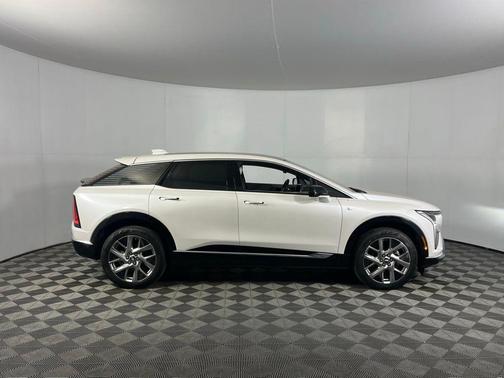 2025 Cadillac OPTIQ Luxury 1 AWD