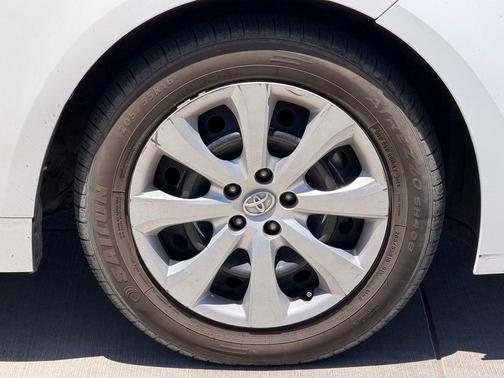 Super White 2020 Toyota Corolla LE