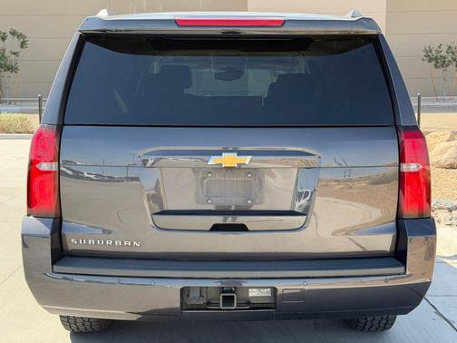 Gray 2018 Chevrolet Suburban LT