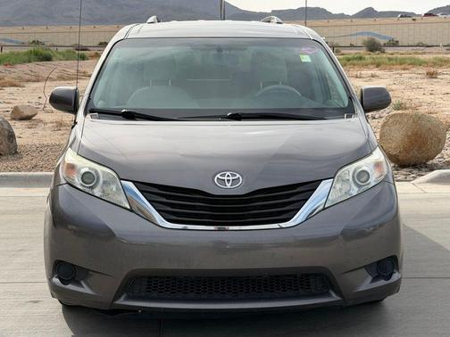 2014 Toyota Sienna LE