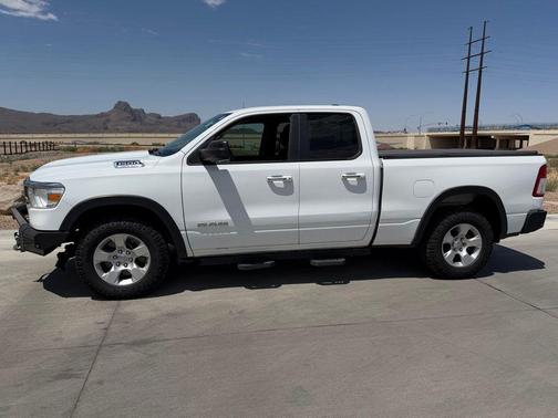 Bright White Clearcoat 2019 RAM 1500 Big Horn