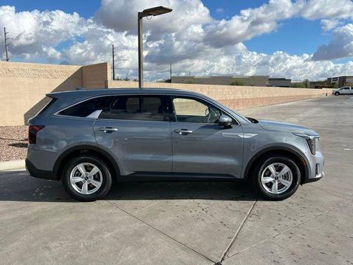 2024 Kia Sorento LX