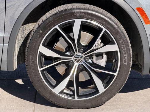 2022 Volkswagen Tiguan 2.0T SEL R-Line 4MOTION