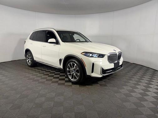 Alpine White 2025 BMW X5 PHEV xDrive50e