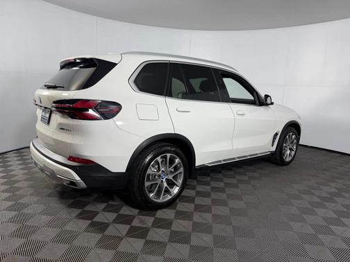 Alpine White 2025 BMW X5 PHEV xDrive50e