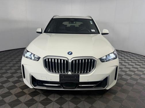 Alpine White 2025 BMW X5 PHEV xDrive50e