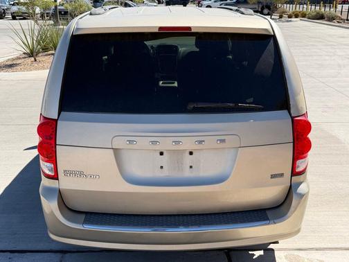 Gold 2013 Dodge Grand Caravan SXT