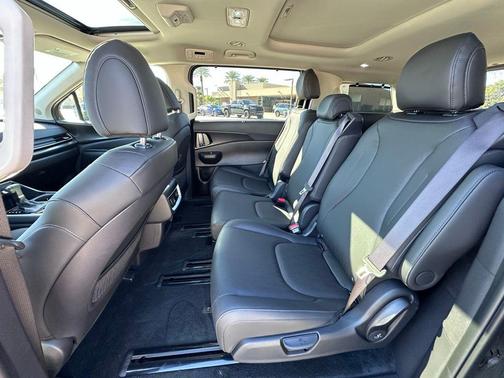 2025 Kia Carnival SX