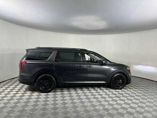 2025 Kia Carnival SX