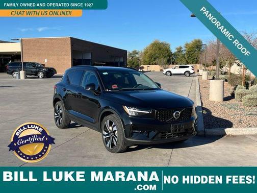 2025 Volvo XC40 B5 Plus Dark Theme