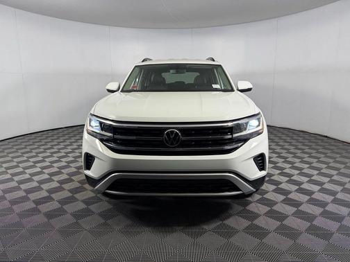 Pure White 2023 Volkswagen Atlas 3.6L SE w/Technology