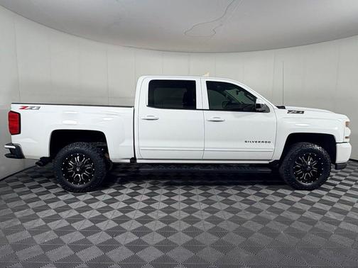 Summit White 2018 Chevrolet Silverado 1500 2LT