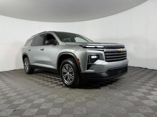 Sterling Gray Metallic 2025 Chevrolet Traverse LT