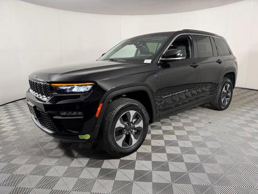 Diamond Black Crystal Pearlcoat 2023 Jeep Grand Cherokee 4xe Base