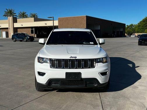 2020 Jeep Grand Cherokee Laredo
