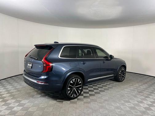 2025 Volvo XC90 B6 Plus 7-Seater