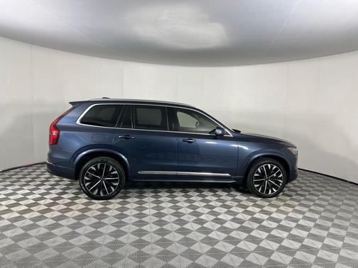 2025 Volvo XC90 B6 Plus 7-Seater