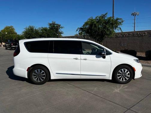2023 Chrysler Pacifica Hybrid Limited