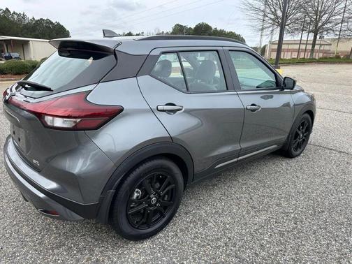 2021 Nissan Kicks SR