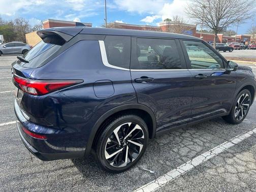 2024 Mitsubishi Outlander SE