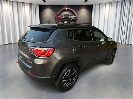 Granite Crystal Metallic Clearcoat 2019 Jeep Compass Trailhawk