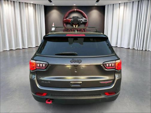 Granite Crystal Metallic Clearcoat 2019 Jeep Compass Trailhawk
