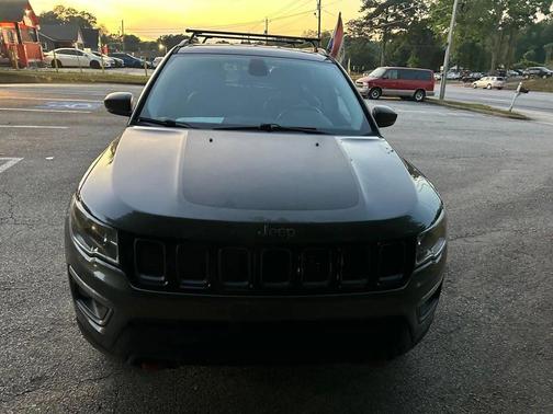 Granite Crystal Metallic Clearcoat 2019 Jeep Compass Trailhawk