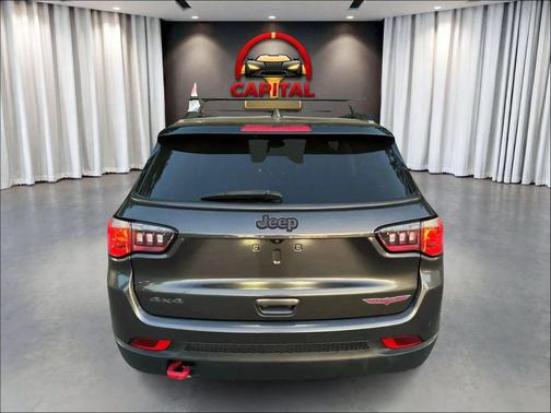 Granite Crystal Metallic Clearcoat 2019 Jeep Compass Trailhawk