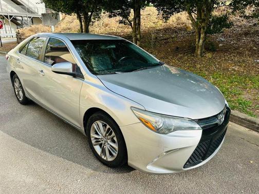 Celestial Silver Metallic 2016 Toyota Camry SE