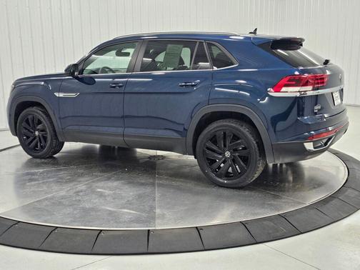 Tourmaline Blue Metallic 2022 Volkswagen Atlas Cross Sport 2.0T SE w/Technology 4MOTION
