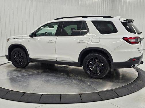 Platinum White Pearl 2025 Honda Pilot Touring 8-Passenger