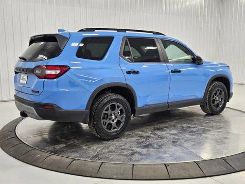 Diffused Sky Pearl 2025 Honda Pilot TrailSport