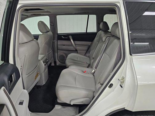 2013 Toyota Highlander SE