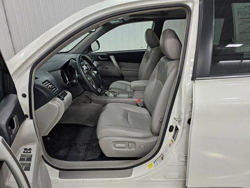 2013 Toyota Highlander SE
