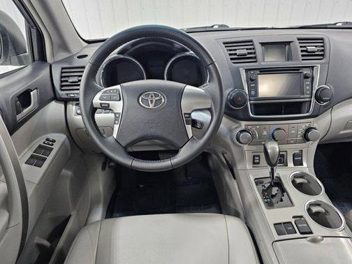 2013 Toyota Highlander SE