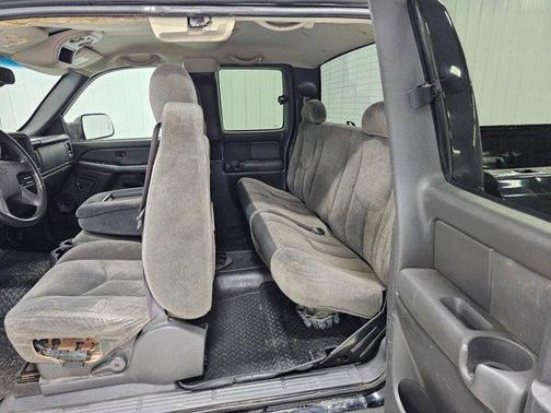 2004 Chevrolet Silverado 2500 LS H/D Extended Cab