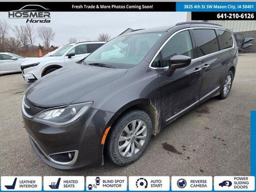 Granite Crystal Metallic Clearcoat 2017 Chrysler Pacifica Touring-L