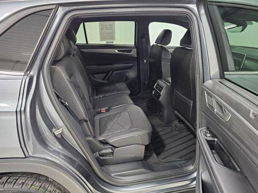2024 Volkswagen Atlas Cross Sport 2.0T SE w/Technology 4MOTION