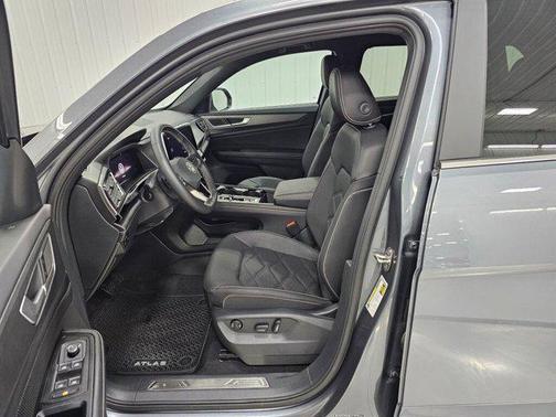 2024 Volkswagen Atlas Cross Sport 2.0T SE w/Technology 4MOTION