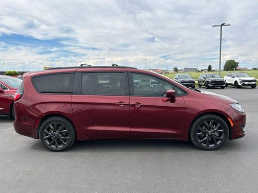 Velvet Red Pearlcoat 2019 Chrysler Pacifica Touring-L Plus