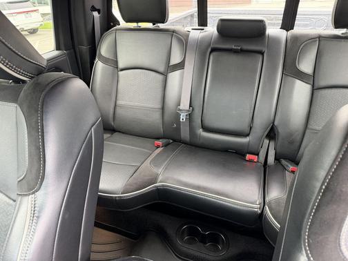 Diamond Black Crystal Pearlcoat 2020 RAM 2500 Laramie